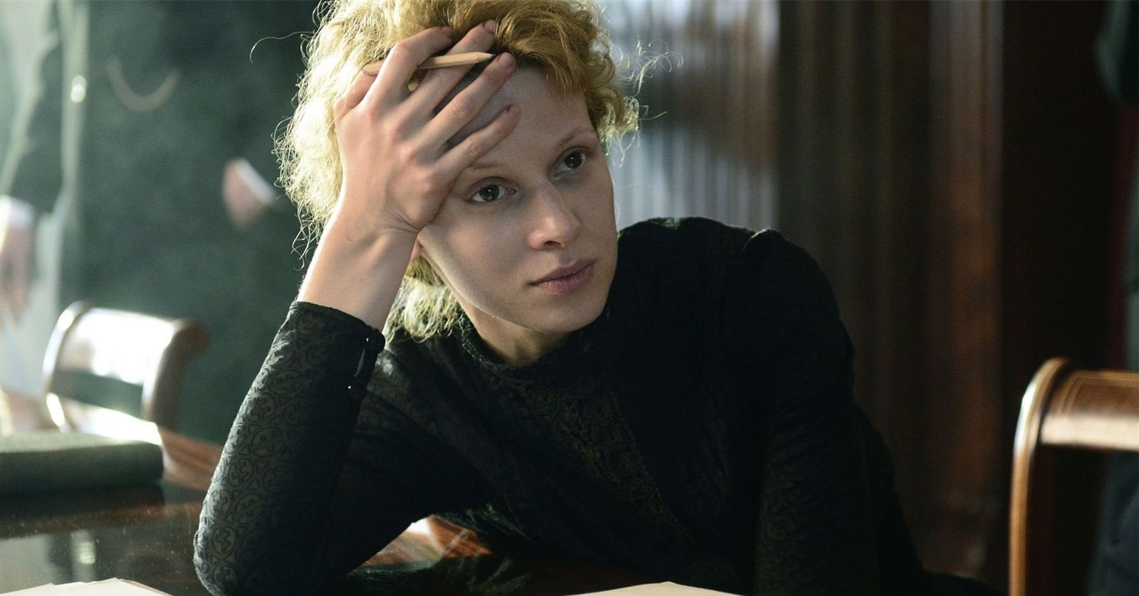 Karolina Gruszka dans le rôle de Marie Curie dans le film Marie Curie